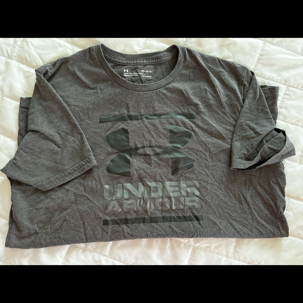 Men’s under armor loose fit T-shirt size medium